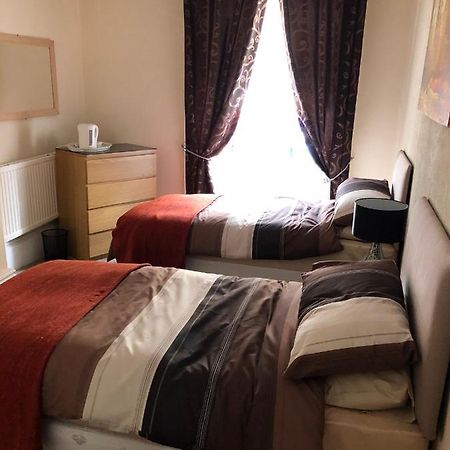 דוסברי Wellington Tavern Accommodation מראה חיצוני תמונה