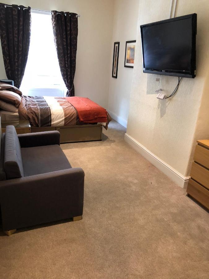 דוסברי Wellington Tavern Accommodation מראה חיצוני תמונה