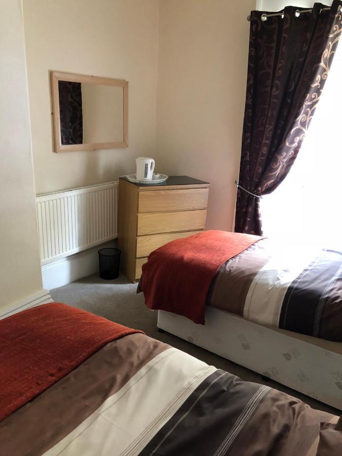 דוסברי Wellington Tavern Accommodation מראה חיצוני תמונה